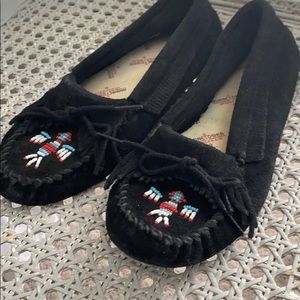 Minnetonka Mocassins size 8